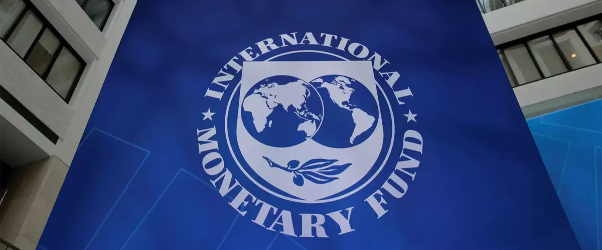 IMF Sees Pakistan Stepping Back From Default Risk