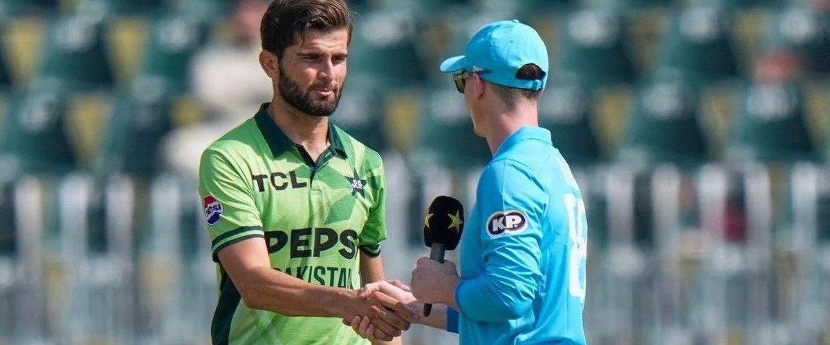 England Choose to Field First After Winning Toss Against Pakistan